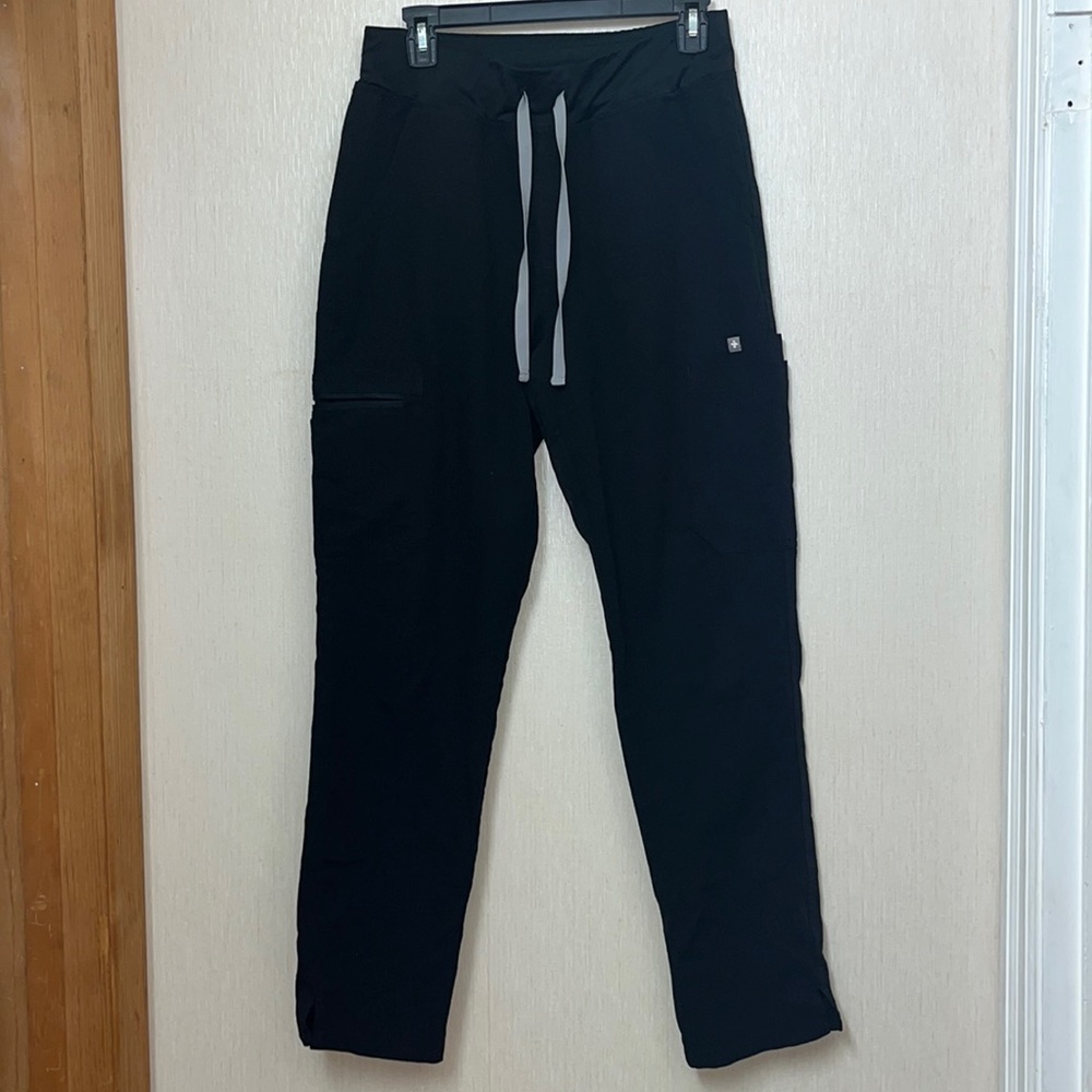 FIGS Women’s Black Yola Skinny Scrub Pants